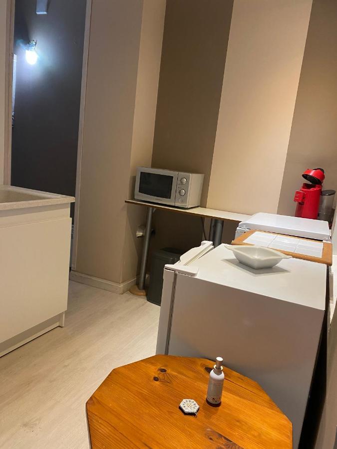 Adorable Gesthouse Avec Parking Gratuit Sur Place. Apartment Le Chene Exterior photo