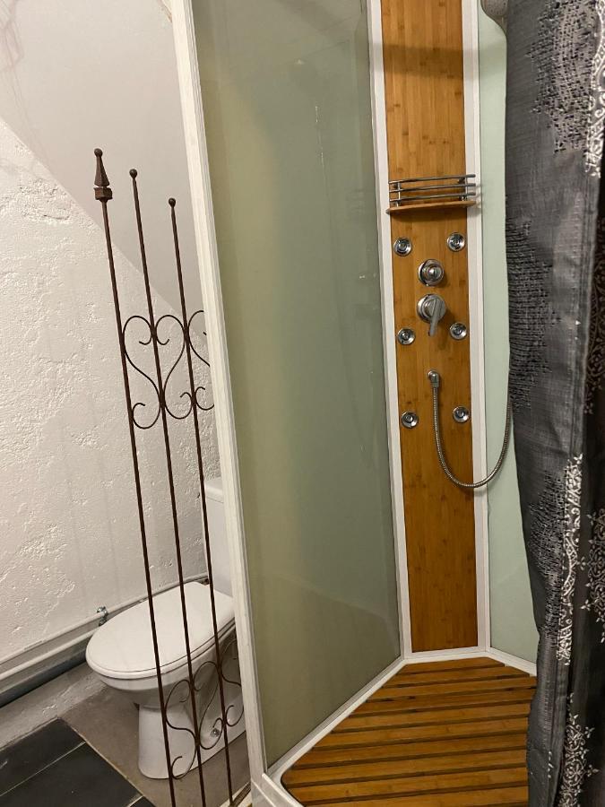 Adorable Gesthouse Avec Parking Gratuit Sur Place. Apartment Le Chene Exterior photo